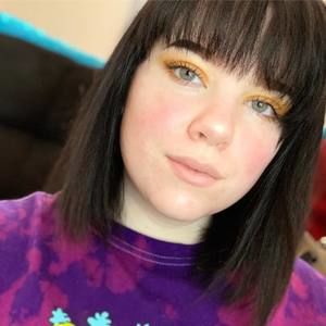 Meet your Posher, Abigail